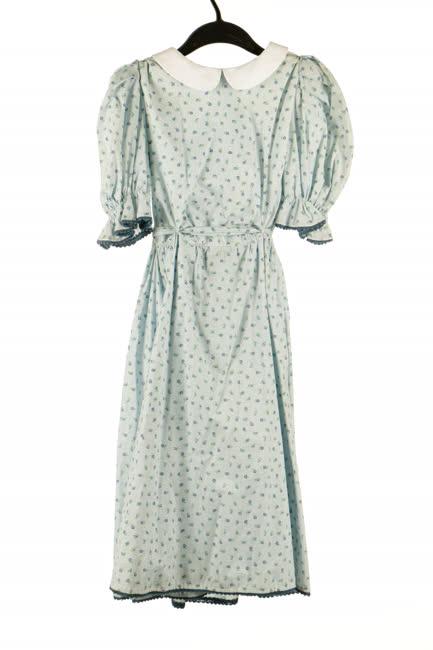 Fehér kék kockás virágos ruha és őv