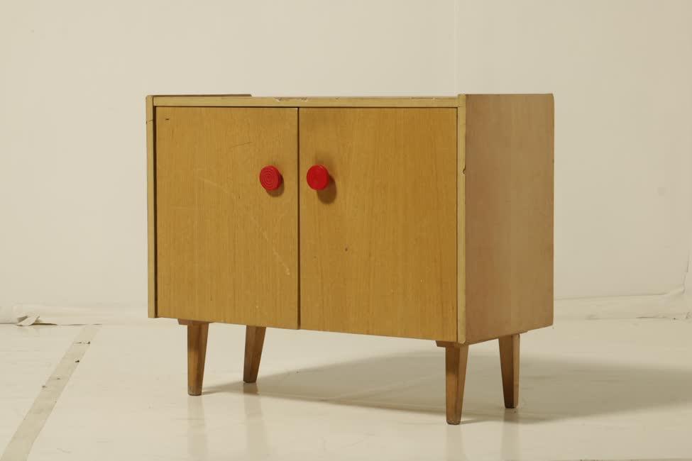 Kétajtós retró szekrény