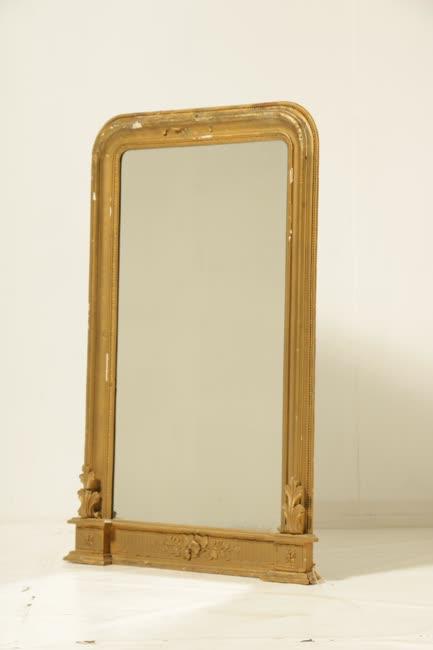 Aranyozott keretes tükör