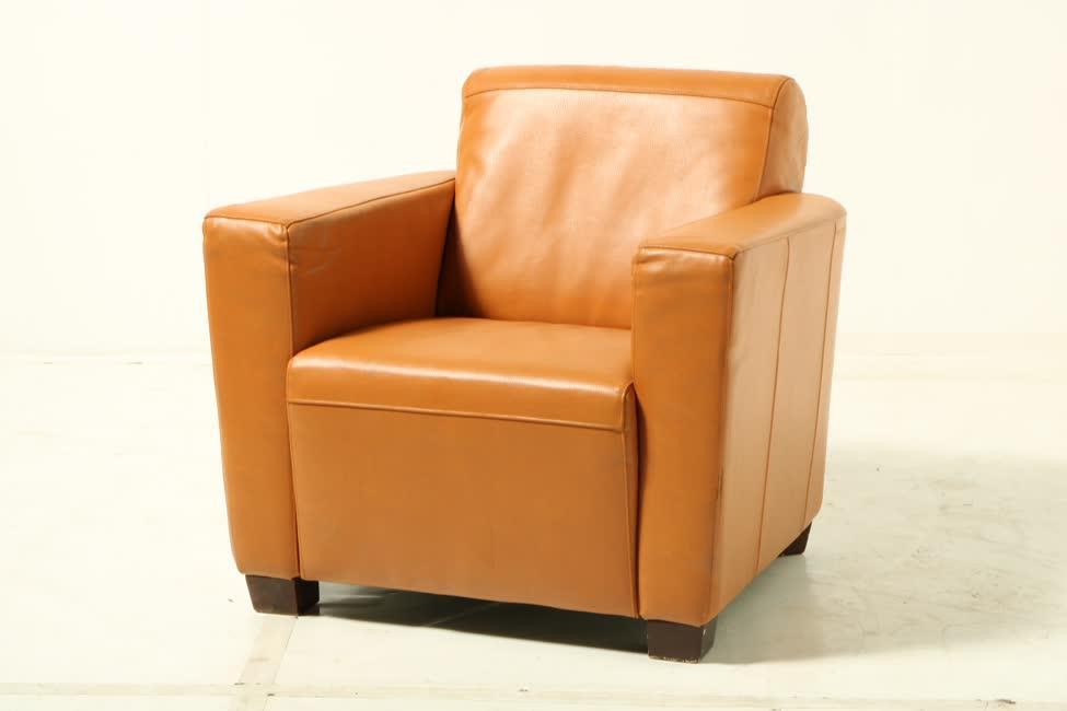 Világosbarna bőr fotel