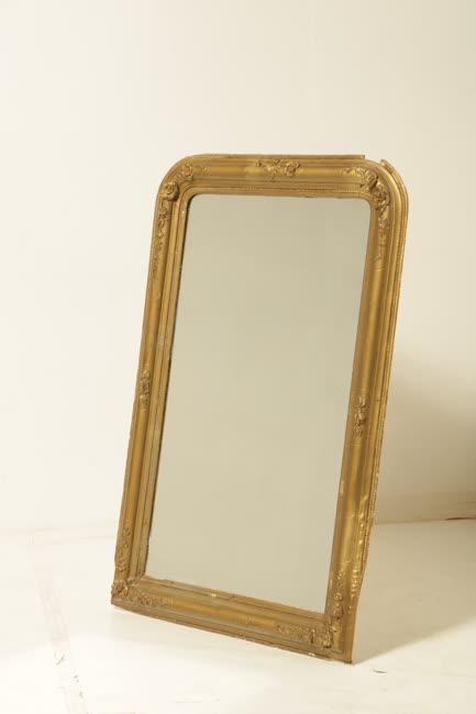 Aranyozott keretes tükör