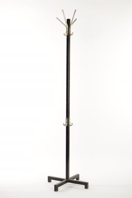 Modern fém álló fogas