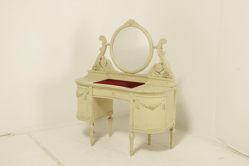 Barokk fésülködő asztal