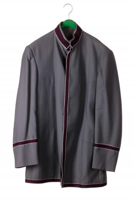 Szürke szövet lila díszes egyenfelső és 2db lila őv