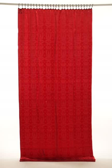 Mintás vörös brokát