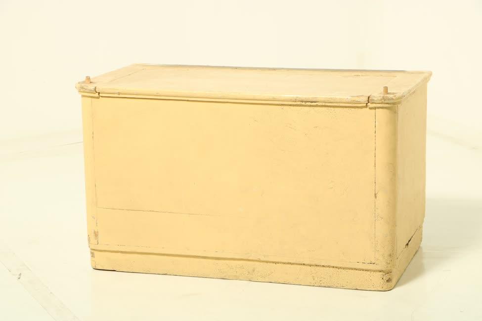 Szennyestartó láda