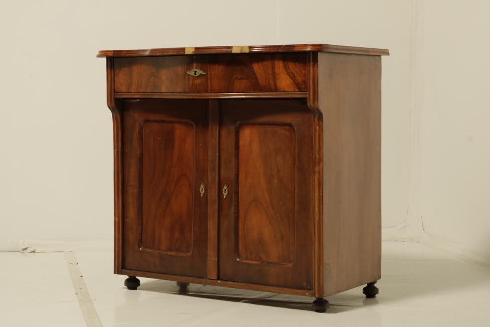 Kétajtós egyfiókos komód