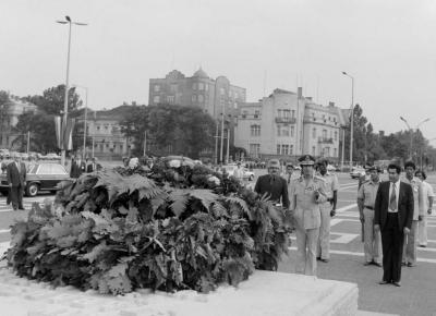 Külkapcsolat - Moammer el-Kadhafi ezredes koszorúz a Hősök terén