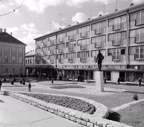 Városkép - Kaposvár - Latinka Sándor tér