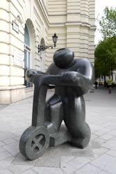 Műalkotás - Budapest - Rollerező című szobor