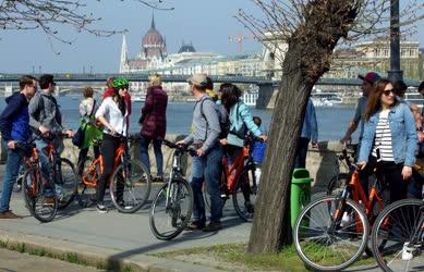 Idegenforgalom - Budapest - Külföldi turisták kerékpáros városnézésen