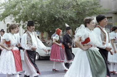 Rábaközi népviselet a Duna-menti folklórfesztivál
