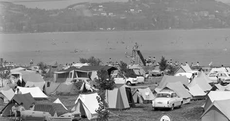 Életkép - Augusztusi vasárnap a Balatonon