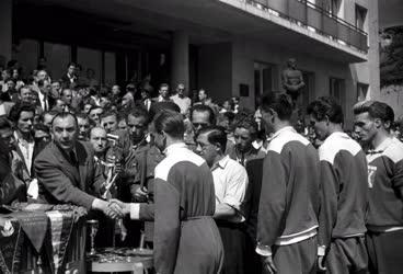 Sport - Futás - Béke-staféta a Városligetnél