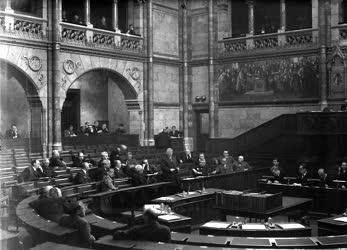 Történelem - Rassay Károly felszólal a képviselőházban