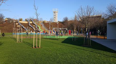 Szabadidő - Budapest - A sashalmi játszótér és csúszdapark 
