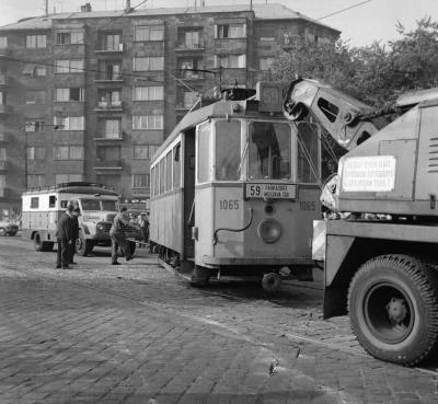 Közúti baleset - Hármas karambol a Déli pályaudvarnál