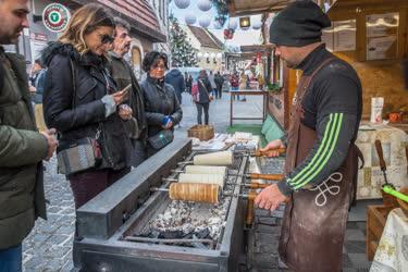 Turizmus - Szentendre - Kürtőskalács készítés