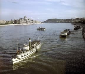 Városkép - Közlekedés - Sétahajók a Dunán