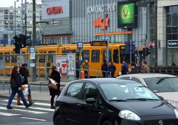 Közlekedés - Budapest - Forgalom az Örs vezér terén