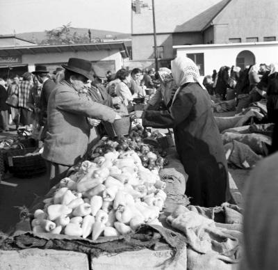 Gazdaság - Kereskedelem - Pécsi zöldség- és gyümölcspiac