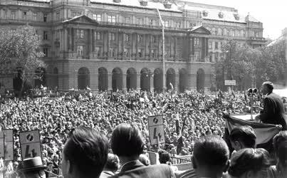 Belpolitika - Pártok - NPP nagygyűlés a Parlament előtt