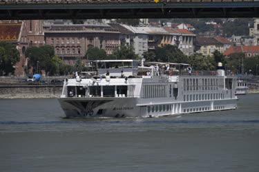 Vízi közlekedés - Budapest - Üdülőhajó