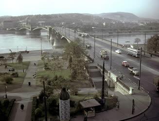 Városkép - Budapest - Park a Margit hídnál   