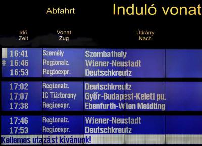 Közlekedés - Sopron - A vasútállomás információs táblája