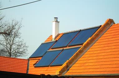 Energia - Zebegény - Napkollektorok egy lakóház tetején