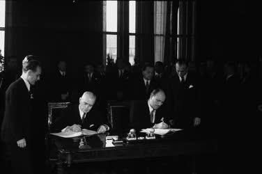 Diplomácia - Groza - magyar-román szerződés aláírása