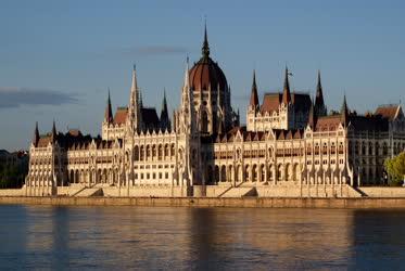 Budapest - Középület - Parlament