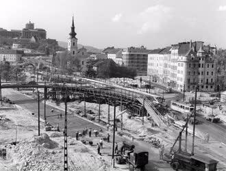Városkép - Budapest - Épül az Erzsébet híd a Tabánnál
