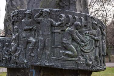 Köztéri szobor - Budapest - Munkás-paraszt összefogás 