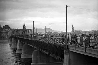 Közlekedés - Forgalom a Kossuth hídon