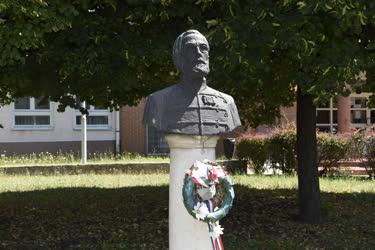 Köztéri szobor - Budapest - Knézich Károly mellszobra