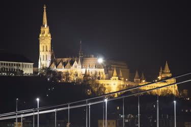 Esti városkép - Budapest - Mátyás-templom és a Halászbástya  