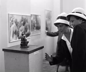Kultúra - Szobrászat - Henry Moore kiállítása az Ernst Múzeumban