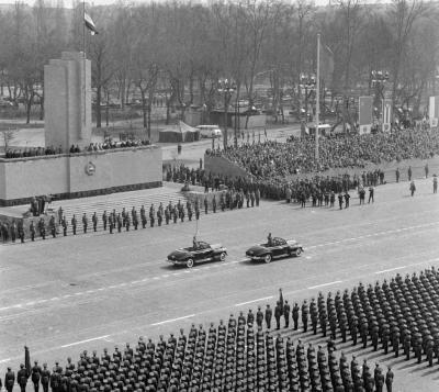 Ünnep - Katonai díszszemle hazánk felszabadulásának 20. évfordulóján