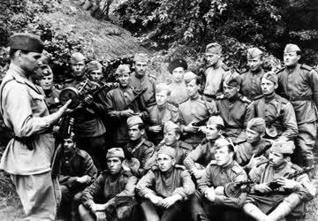 Történelem - Magyar partizánok kiképzése a Szovjetunióban