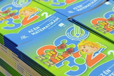Nyomdaipar - Debrecen - Elkészültek az új tankönyvek 