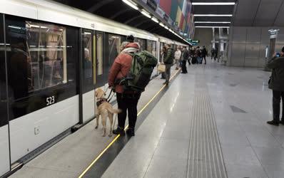 Közlekedés - Budapest - M4-es metró 