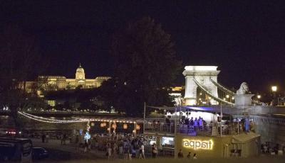 Városkép - Budapest - Raqpart szórakozóhely