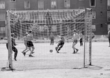 Sport - Oktatás - Szabadidő - Grundfoci 