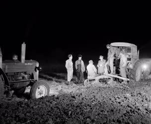 Mezőgazdaság - Két műszakban dolgoznak a traktorosok Tolnában
