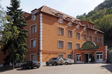 Idegenforgalom - Esztergom - Hotel Bellevue 