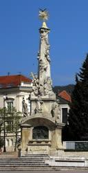 Műalkotás - Pécs - Szentháromság-szobor a városközpontban