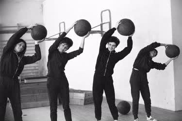 Sport - Atlétika - Alapozó edzés a tatai edzőtáborban