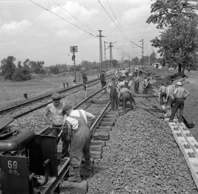 A szerző válogatása - Hézagmentes vágány a győri vonalon