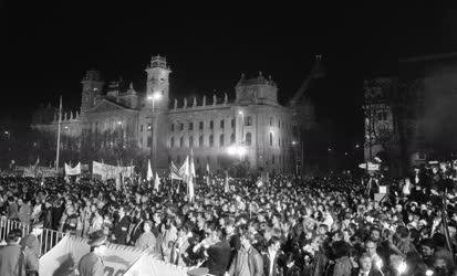 Nemzeti ünnep - Október 23. - Nagygyűlés a Kossuth téren